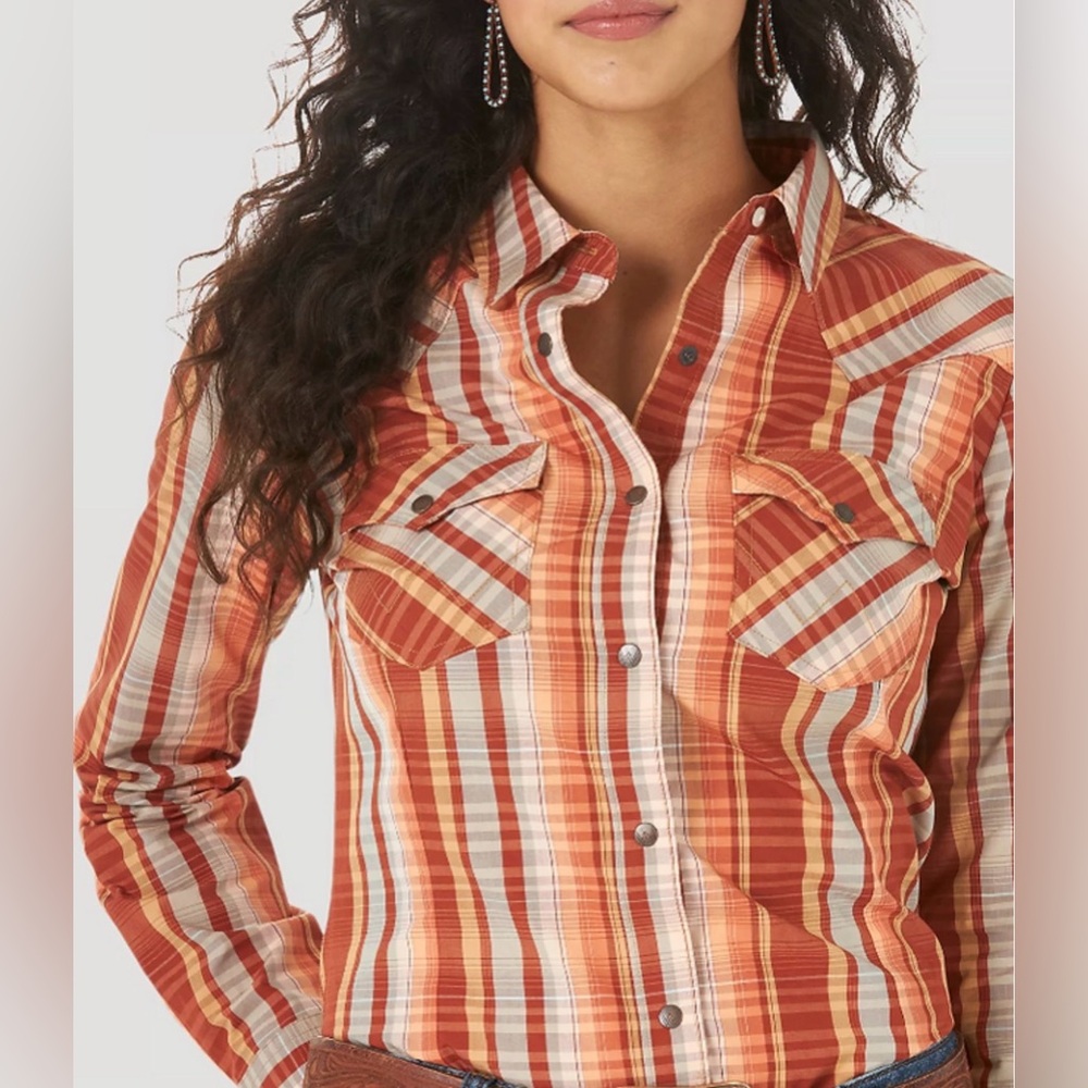WOMEN'S WRANGLER® LONG SLEEVE POINTED YOKE WESTERN SNAP PLAID SHIRT IN ORANGE - Picture 7 of 15